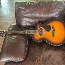 Guitarra Con Su Estuche 