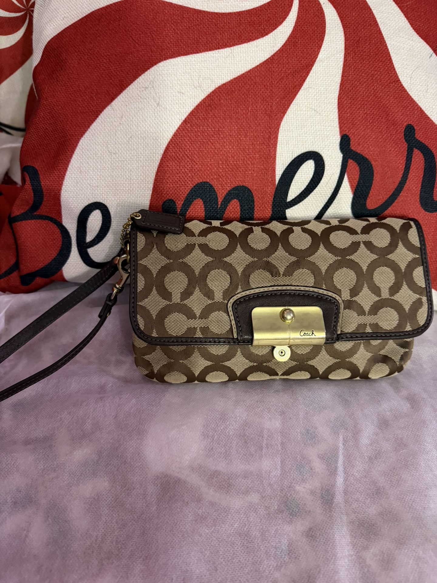 ❤️🎄Coach Kristin C Wristlet ❤️🎄