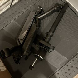 Dual monitor arm