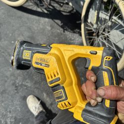 DeWalt DCS367 20V MAX XR Brushless Reciprocating Saw 