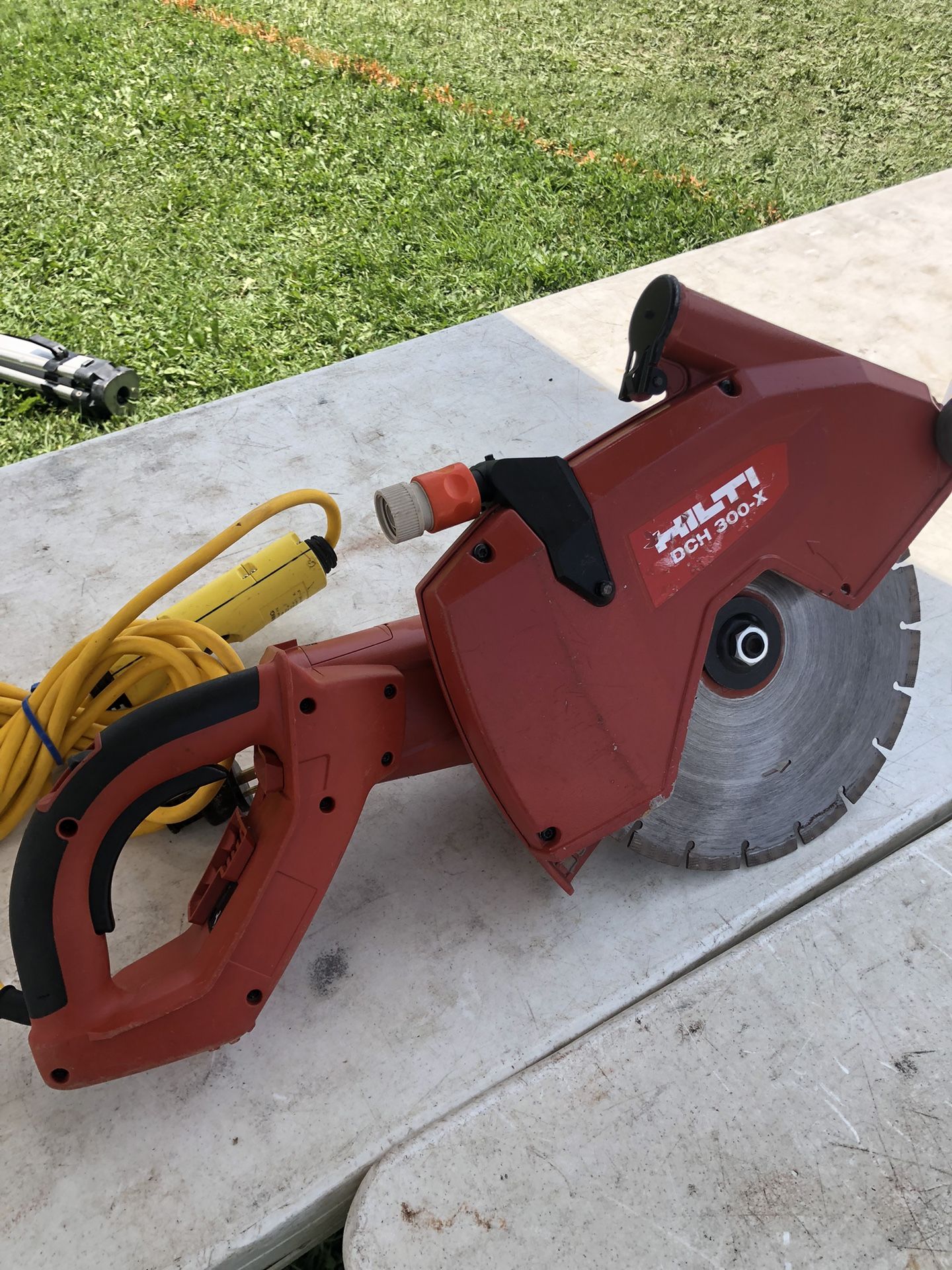 Hilty DCH 300-x. 12 in Electric Concrete Saw