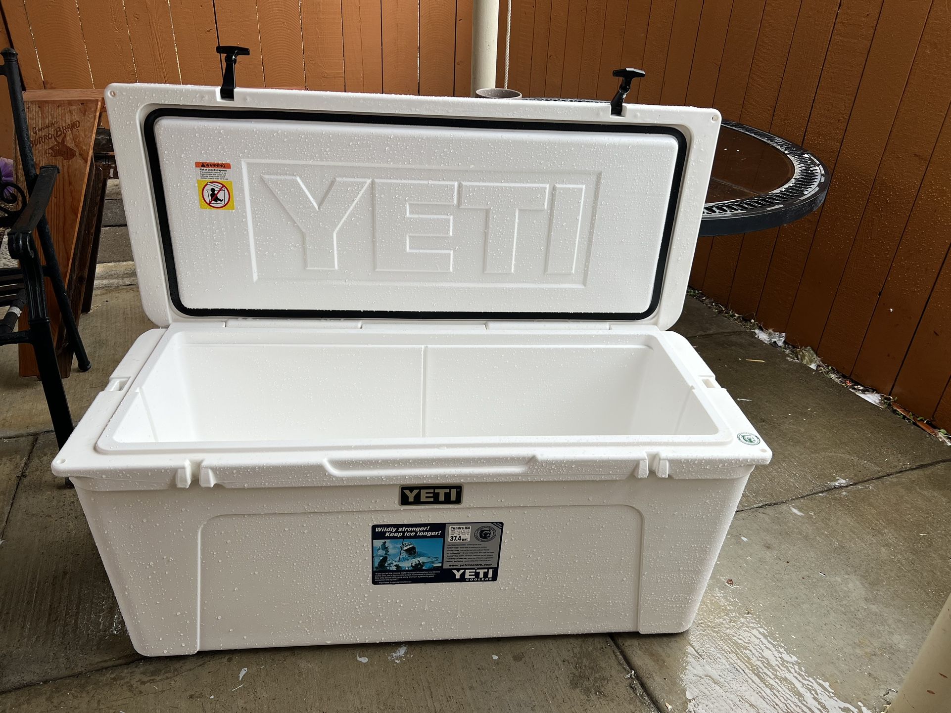Yeti Tundra 160 Cooler Ice Chest