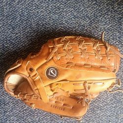 Baseball Glove, Right Hand Throw; Nike; Asking $45