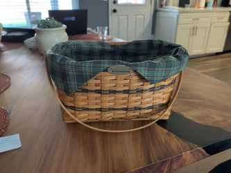 Longaberger Traditions Collection Family Basket with Liner