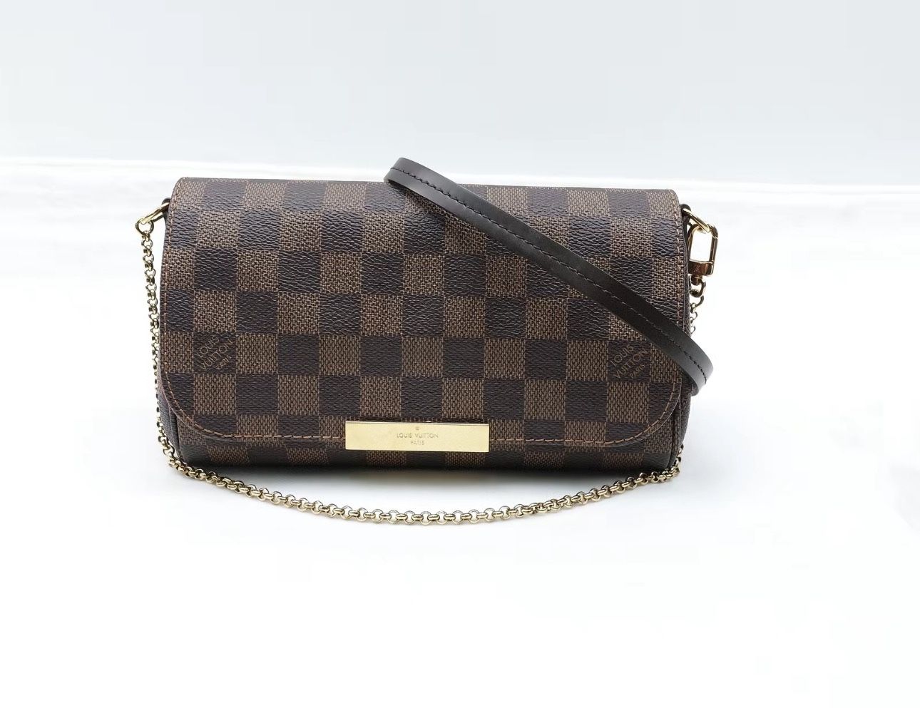 ✨ Authentic Louis Vuitton Damier Ebene Clutch ✨