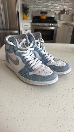 Jordan 1 Retro High Hyper Royal