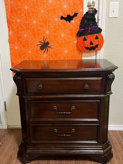 Night Stand One With 3 Drawers/ UNO