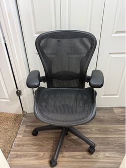 Herman miller Aeron ( SIZE B ) FULLY LOADED !!