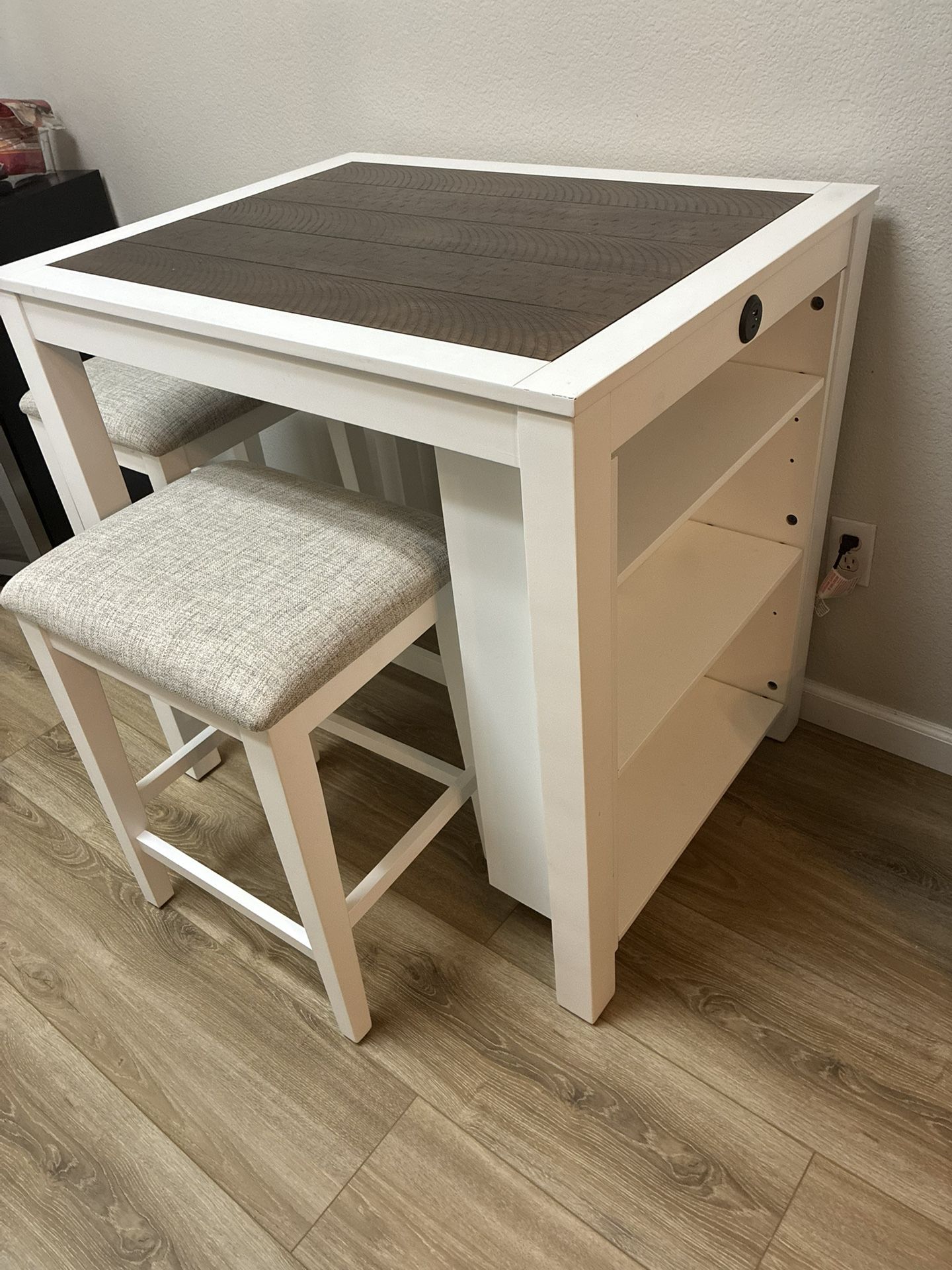 Table & Stools