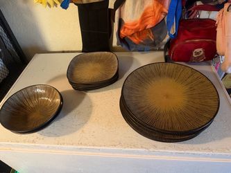 Stoneware Dinnerware Set – Plates and Bowl