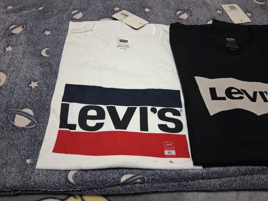 2 Levi's Men's T Shirts