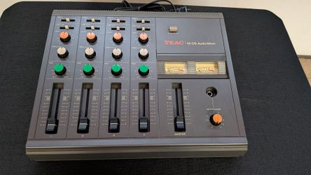TEAC M-09 Audio Mixer