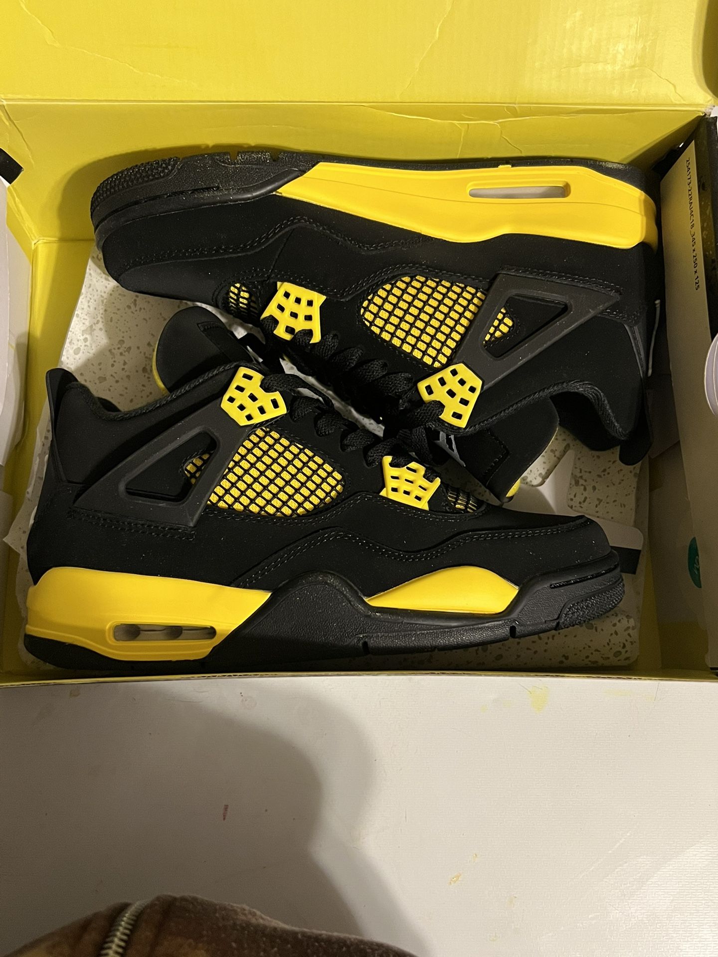 Air Jordan 4 Retro 'Thunder'