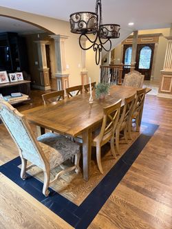 Dining set with extendable table seats 10