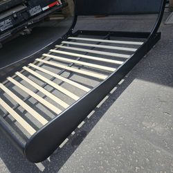 Queen Size Bed Set Like New 