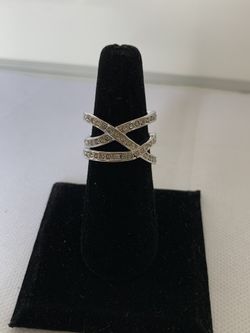 Silver tone whit sparkly rhinestone ring size 8