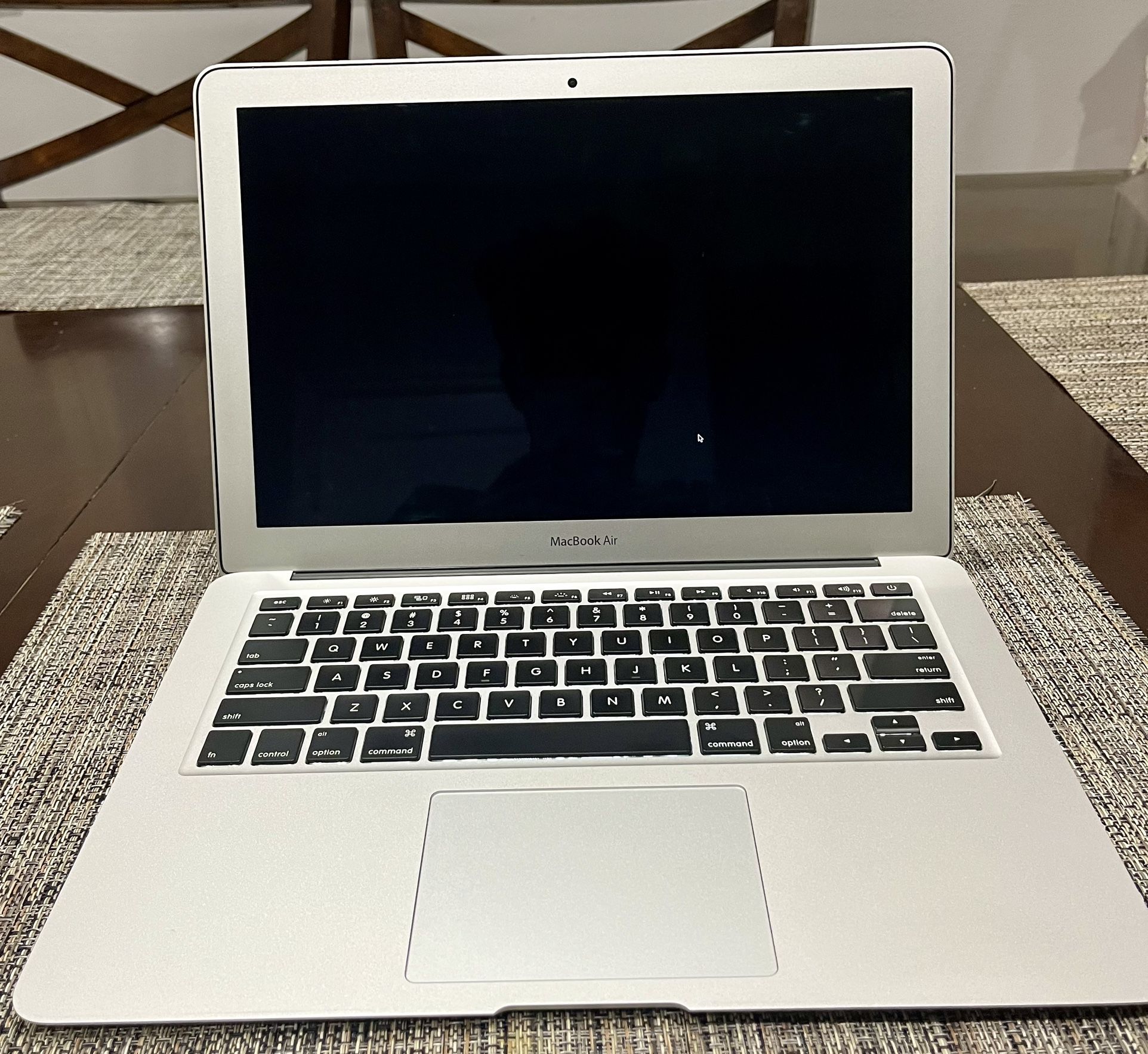 Macbook Air 13.3 Inch Intel Core i5 Processor
