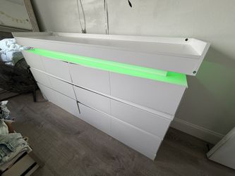 6 Drawer Dresser with Power Outlet, Dresser with LED Light,