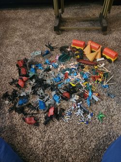 Large lot of plastic soldiers, horses and accessories.  Made in China