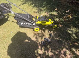 RYOBI ONE+ HP 18V Brushless 13in. Cordless Battery Walk Behind Push Lawn Mower with (1) 4.0 Ah Battery and (1) Charger