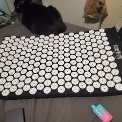 HemingWeigh acupressure mat and pillow with travel bag