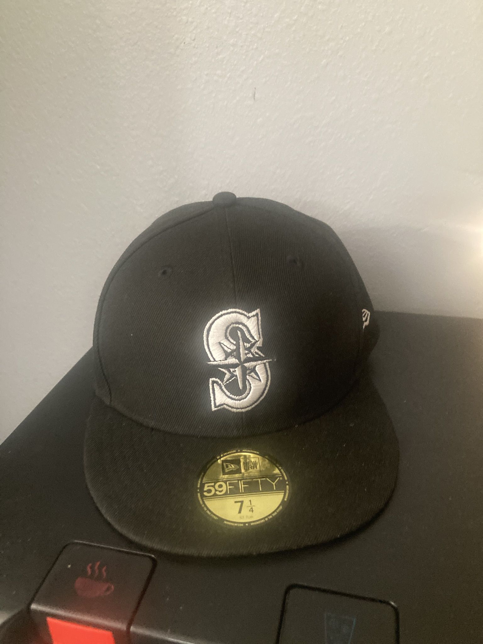 Seattle Mariners Black And White Hat,New Era Brand.