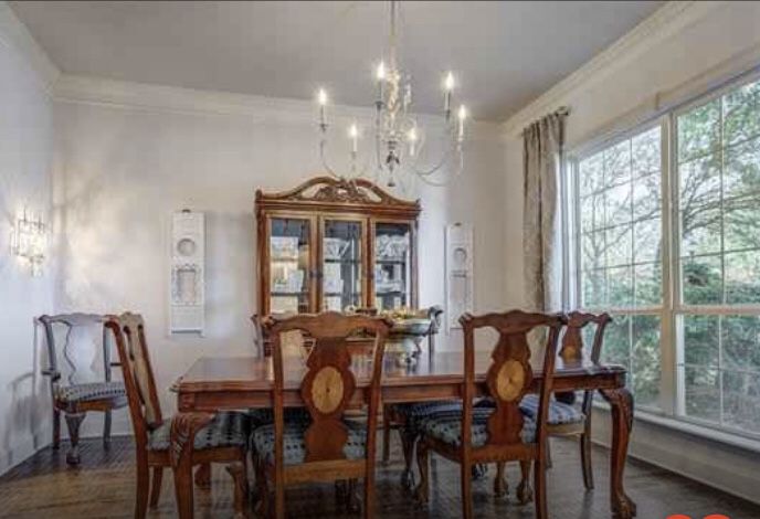 PRICE SLASHED!!! Dining Room Table, chairs and China cabinet