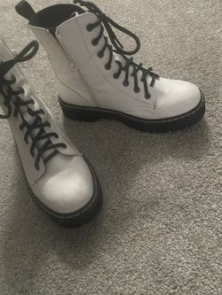 Boots Women’s Size 8