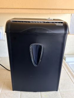 8-Sheet Cross-Cut Paper/Credit Card Shredder with Basket
