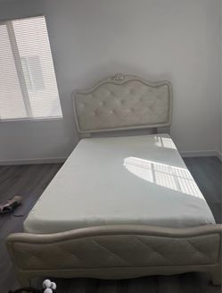 Bed and dresser set