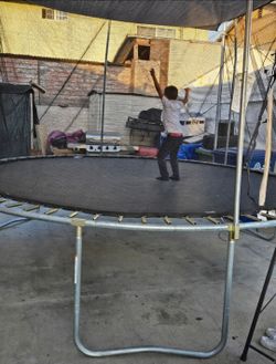 Trampoline 12x12 en buenas condiciones