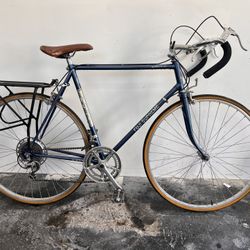 Vintage Japanese 1982 Fuji Supreme Road Bike 