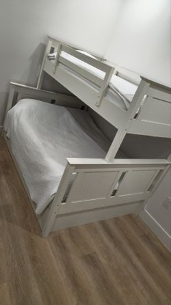 Dakota Twin Over Full Bunk Bed with Twin Pull Out Trundle(Can Also Be Used As Separate Beds)