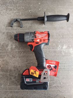 New Milwaukee FUEL 1/2" Hammer Drill Driver M18  with 5.0 Battery.