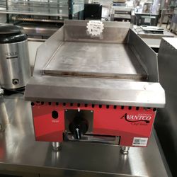 Used Avantco 15" Manual Griddle 