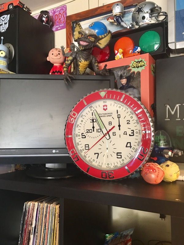 VICTORINOX SWISS ARMY WALL CLOCK DEALER DISPLAY for Sale in Grand Prairie TX OfferUp
