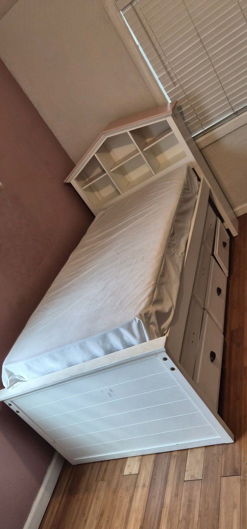 Bed - Trunk Bed - Drawers - Headboard - Matress