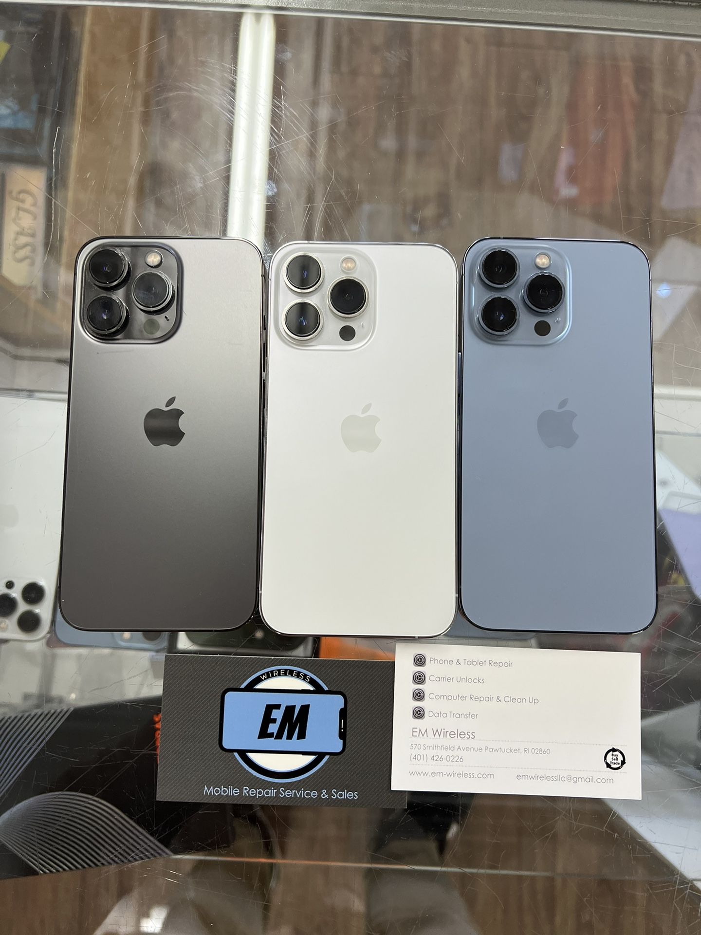 Unlocked iPhone 13 Pro 128GB For any carrier. With A 60Day Store