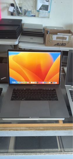 MacBook Pro 15 inch 16GB RAM 1TB SSD Core i7