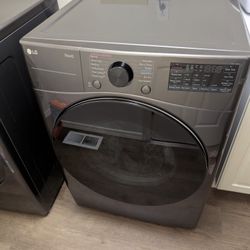LG 7.4 cu. ft. ELECTRIC Dryer with TurboSteam DLEX4080B