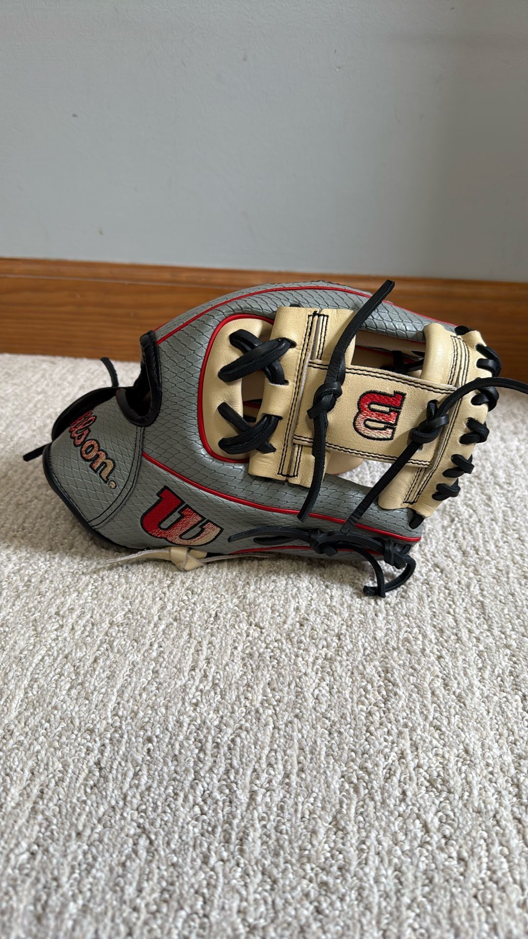 Wilson A2000 Baseball Glove- New