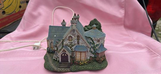 Thomas Kinkade Hawthorne Village Lighted Cottage