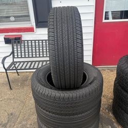 Set of 4 Michelin Tires with size 265/65/18