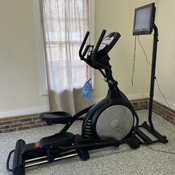Sole E25 Elliptical With a Vuze DVD