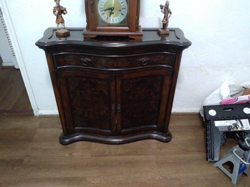 Hallway Chest With Drawer And Storage