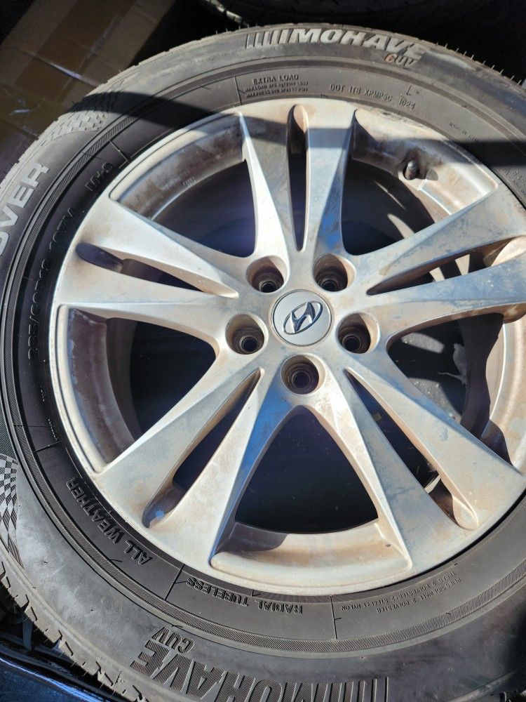 Hyundai 18" 235/60R18 107V Set Of 4 Tires