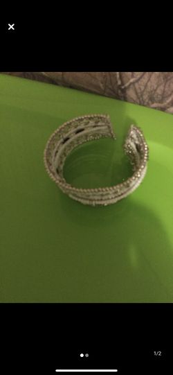 Bracelet( $15 or best offer no holds)