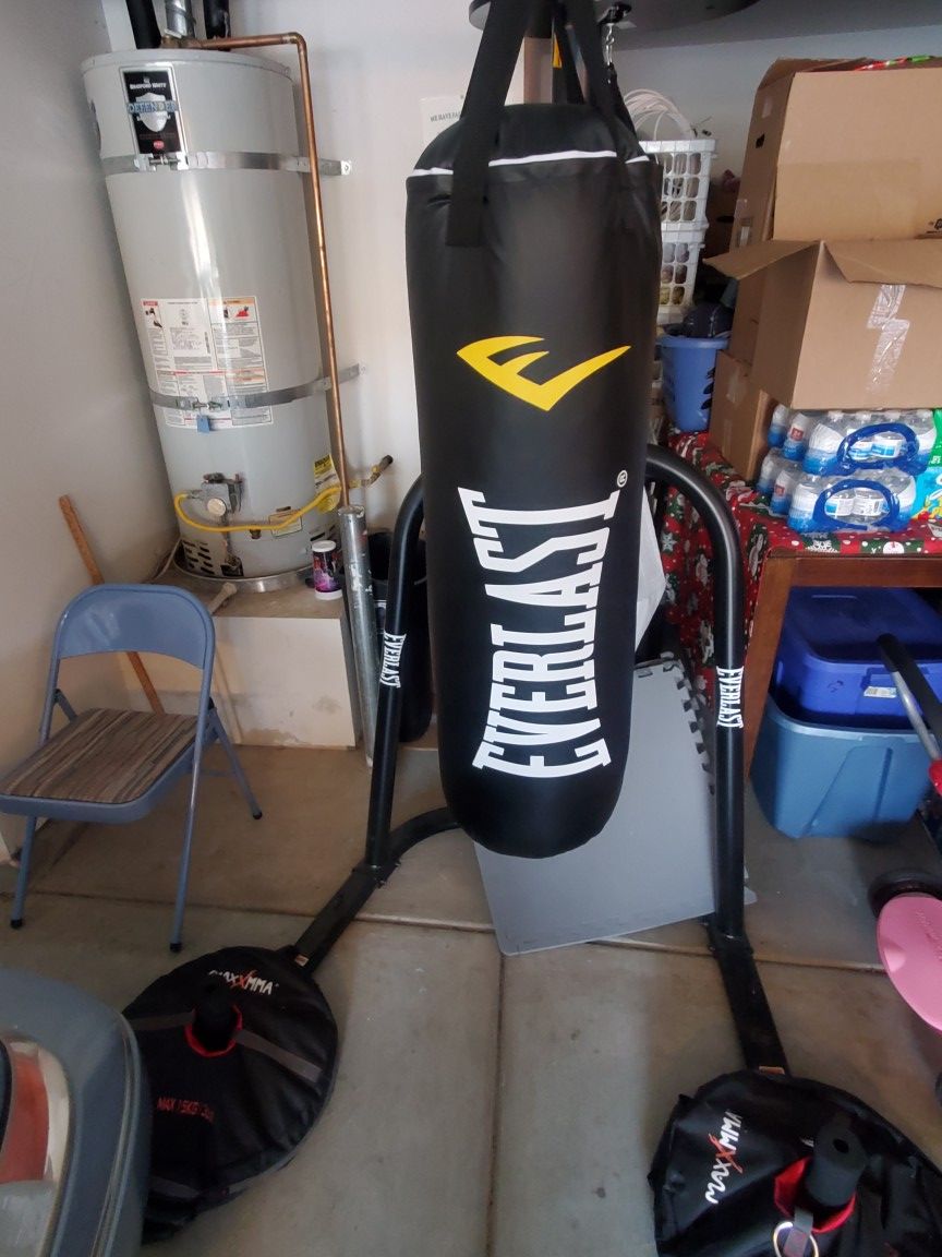 Everlast punching bag speed bag and stand Set"Not Selling Individually."