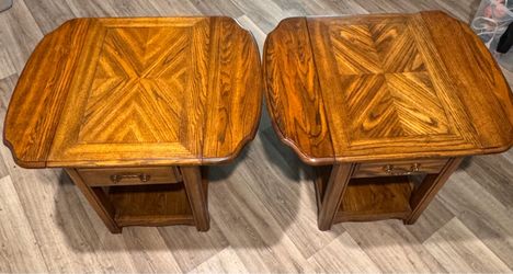 Vintage 1981 Peters-Revington Oak End Tables — Matching Pair