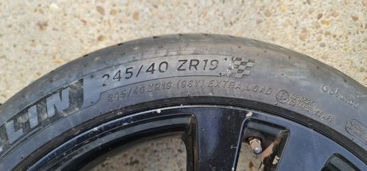 Mercedes-Benz s550 tires and rims.
Two front tires and rims.
Two rear tires and rims.